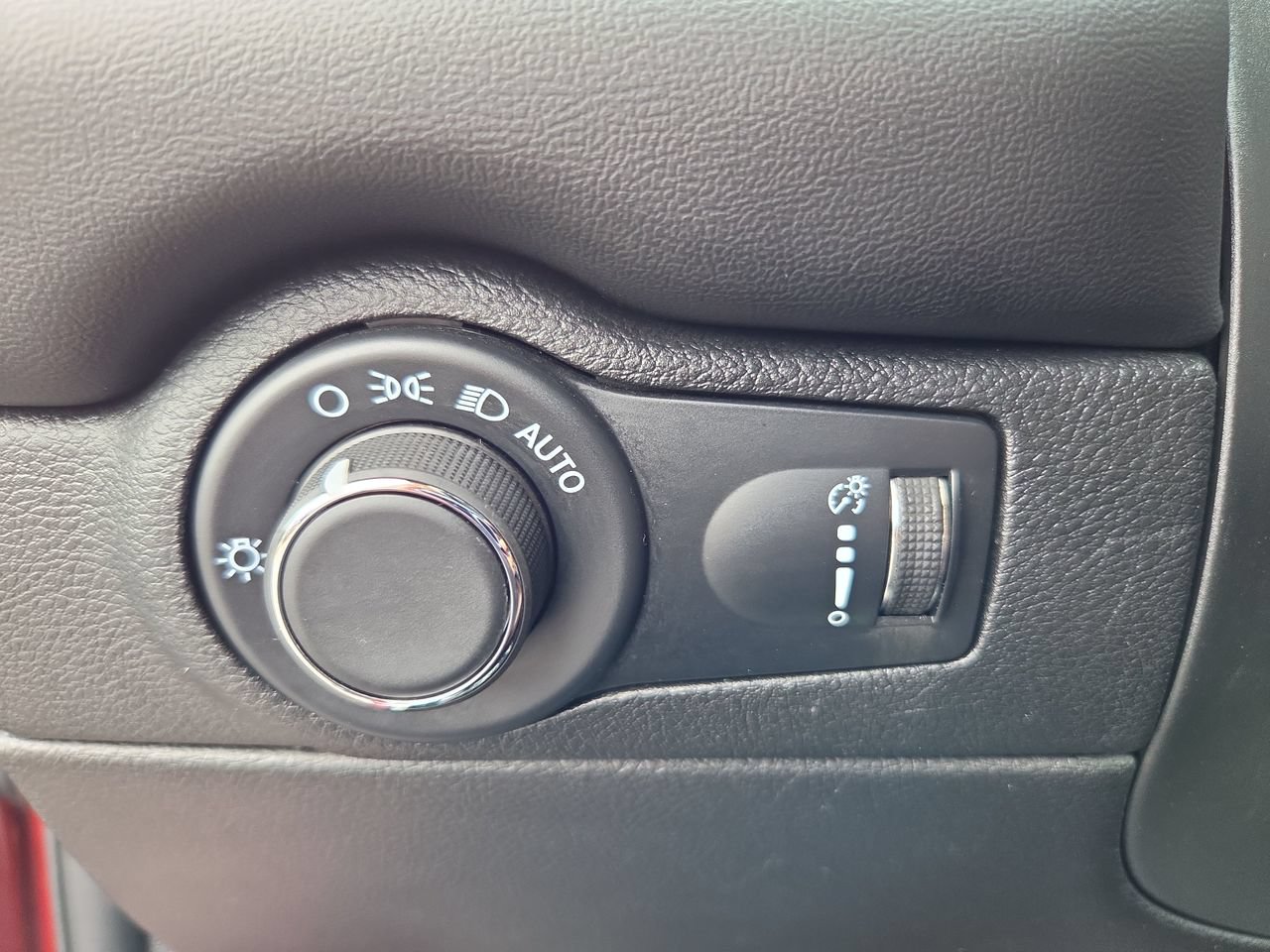 Used 2025 Dodge Durango R/T AWD/4WD image 36