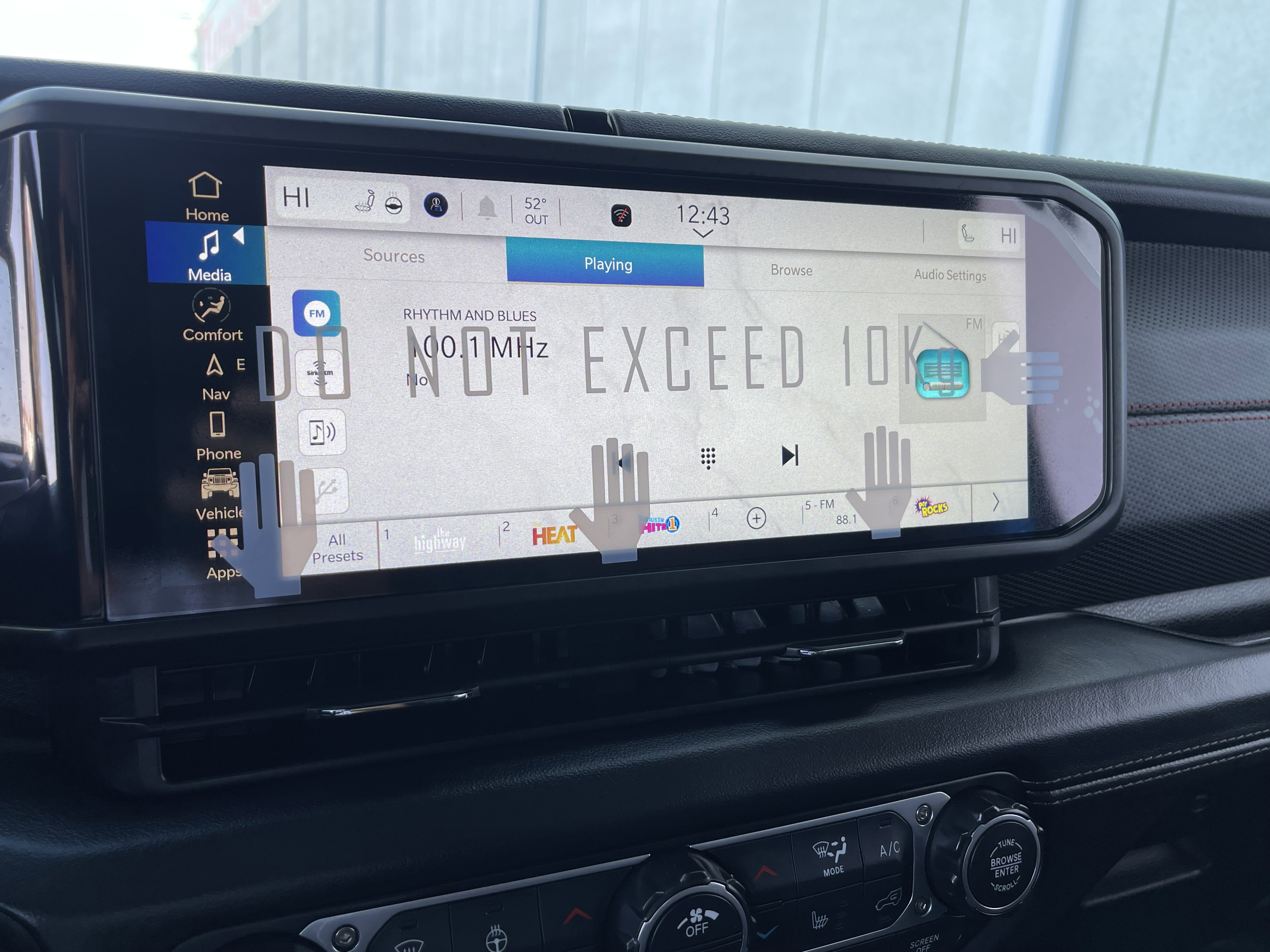 New 2026 Jeep Wrangler Unlimited Rubicon w/ Technology Group image 30