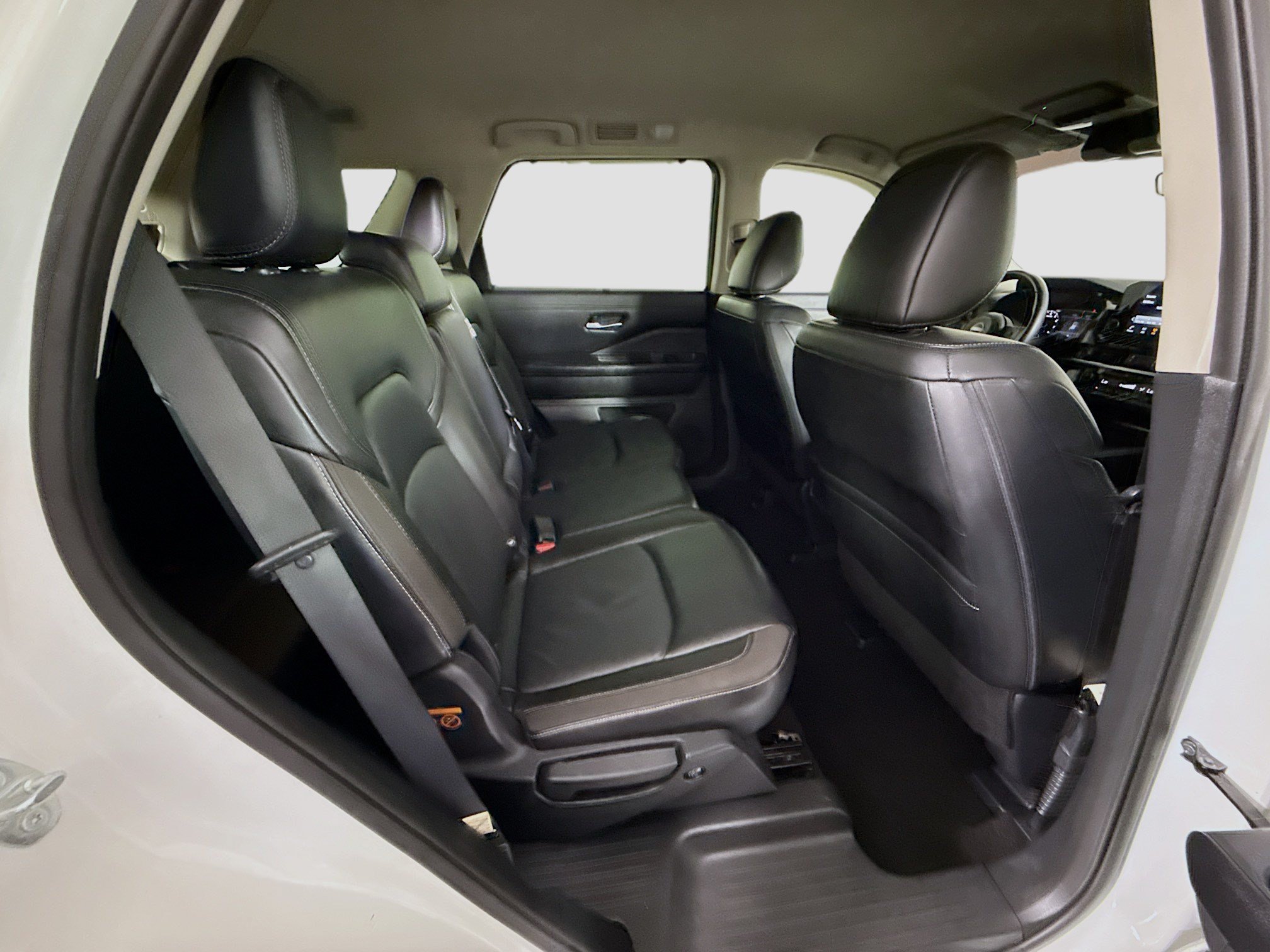 Used 2023 Nissan Pathfinder SL AWD/4WD image 27