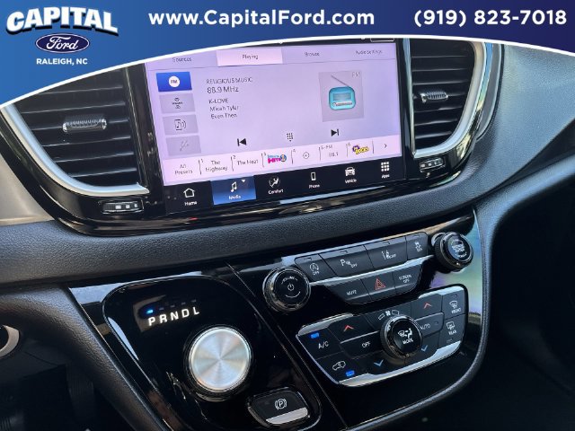 Used 2025 Chrysler Pacifica Select FWD image 26