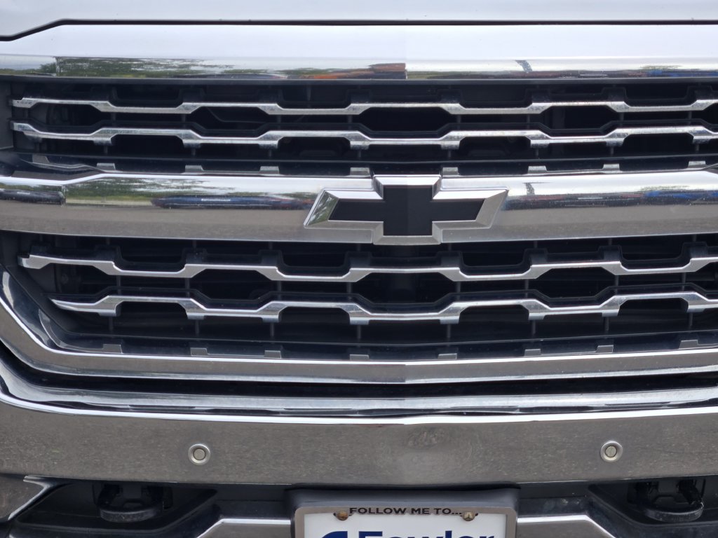 Used 2017 Chevrolet Silverado 1500 LTZ w/ LTZ Plus Package AWD/4WD image 12