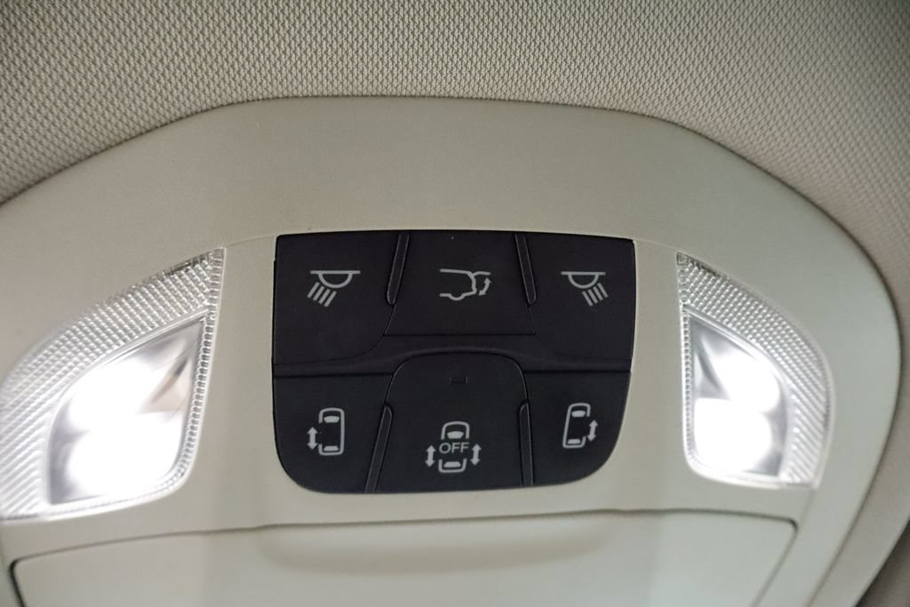 Certified 2024 Chrysler Pacifica Touring-L FWD image 32