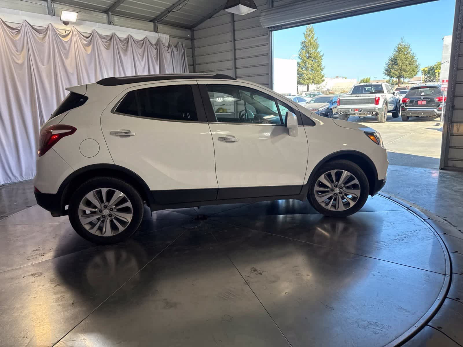 Used 2020 Buick Encore Preferred FWD image 4