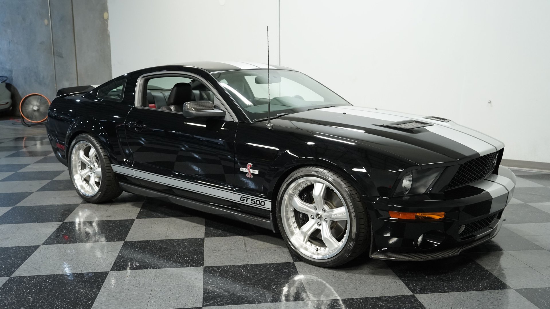 Used 2007 Ford Mustang Shelby GT500 RWD image 13