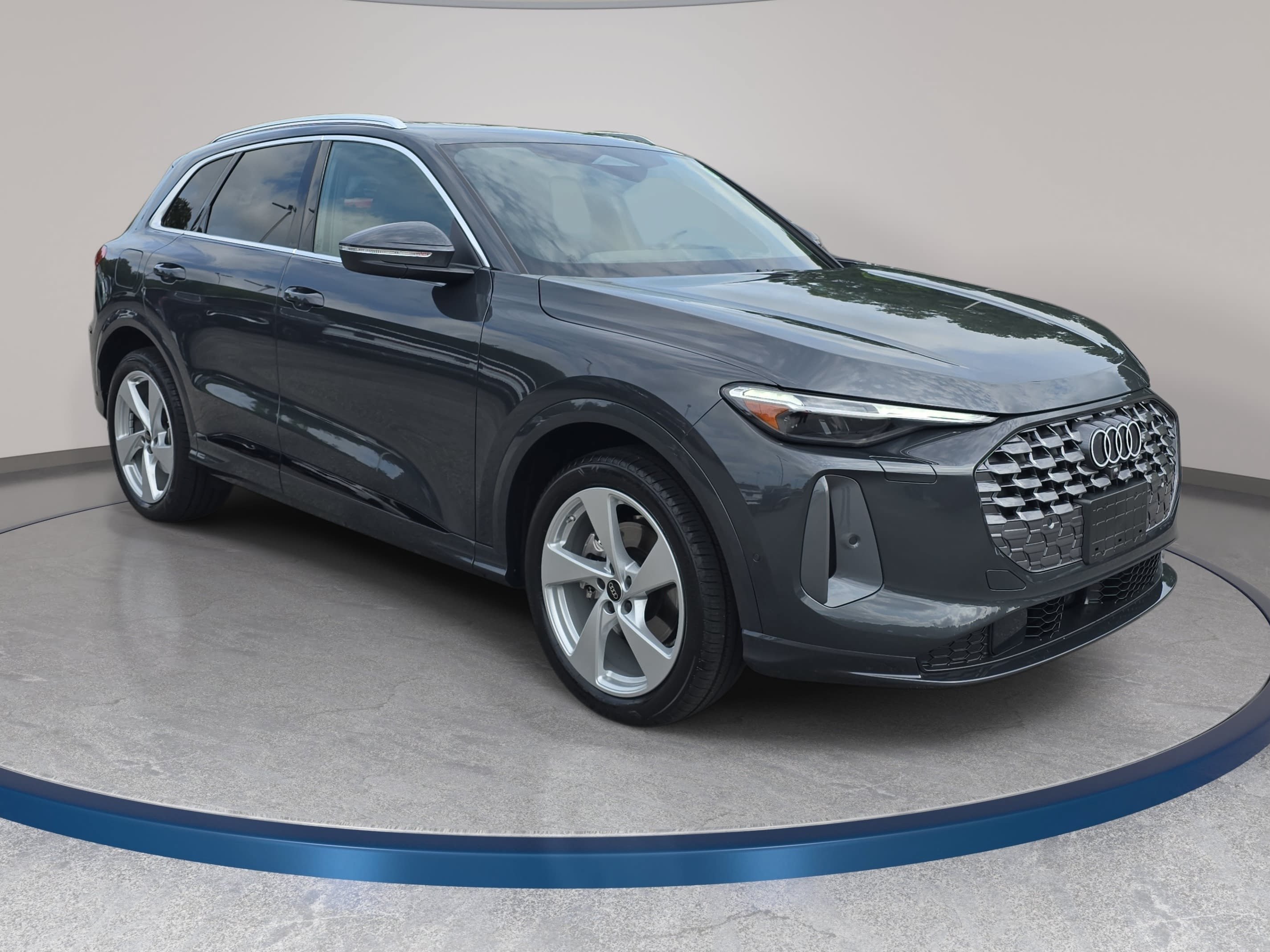 Certified 2025 Audi Q5 Prestige AWD/4WD image 3