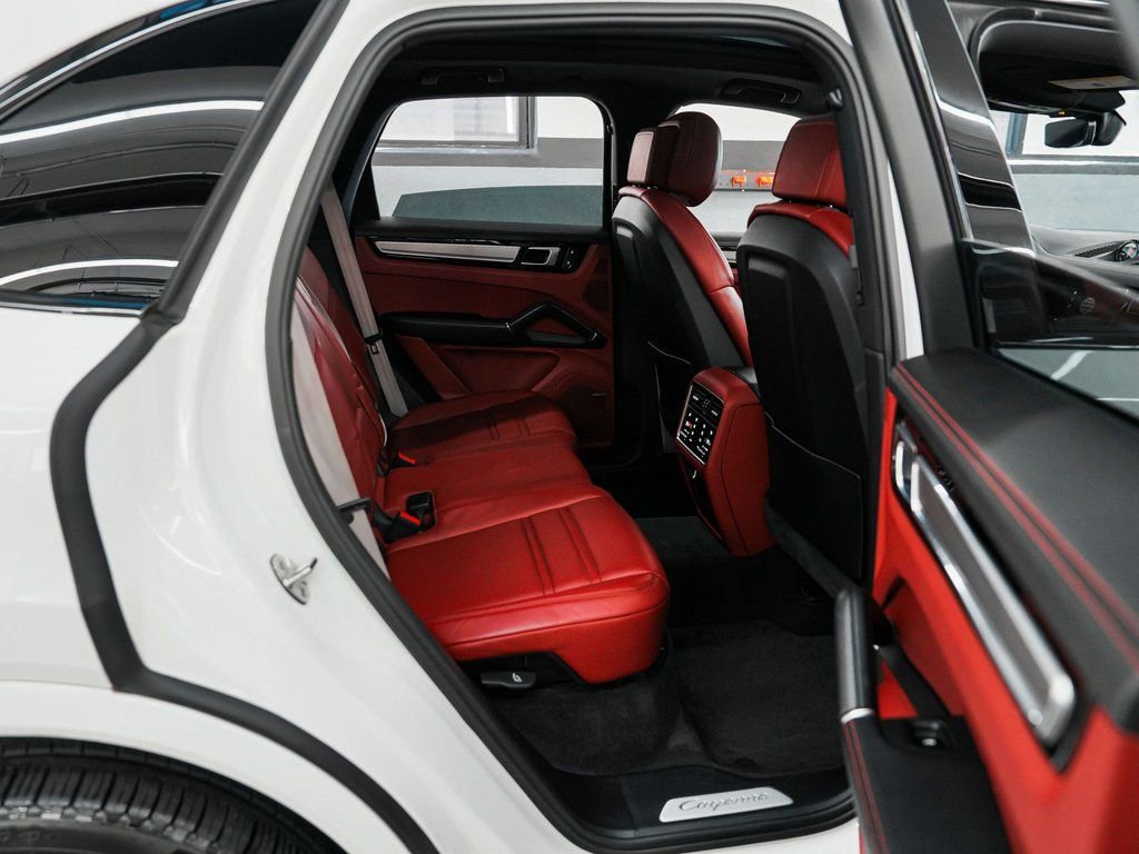 Used 2023 Porsche Cayenne image 33
