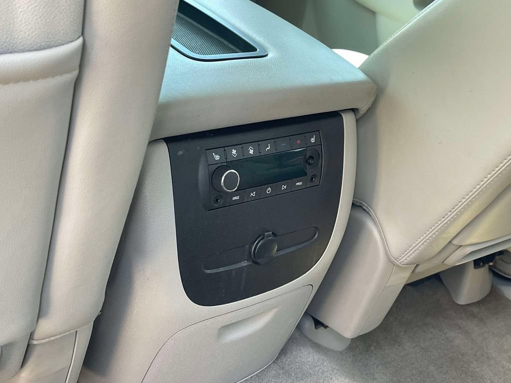 Used 2013 GMC Yukon SLT w/ SLT-2 Equipment Package RWD image 12