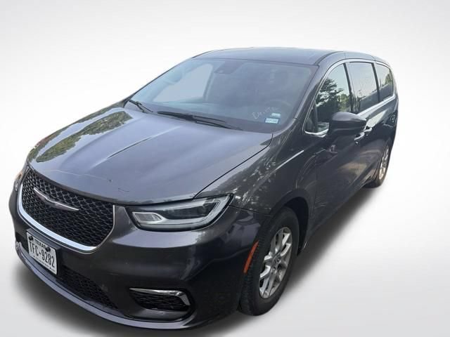 Used 2023 Chrysler Pacifica Touring-L FWD image 2