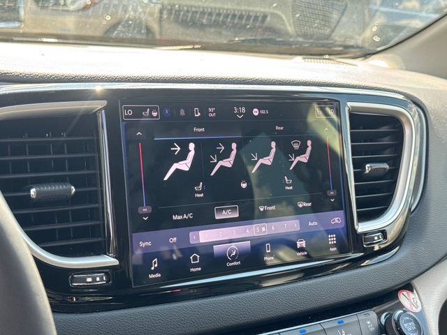 Used 2023 Chrysler Pacifica Touring-L FWD image 22