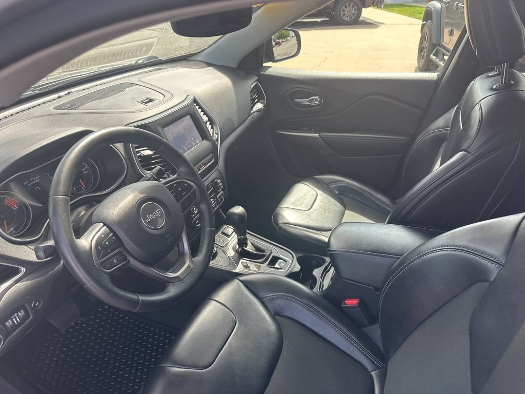 Used 2019 Jeep Cherokee Latitude Plus w/ Comfort/Convenience Group AWD/4WD image 15