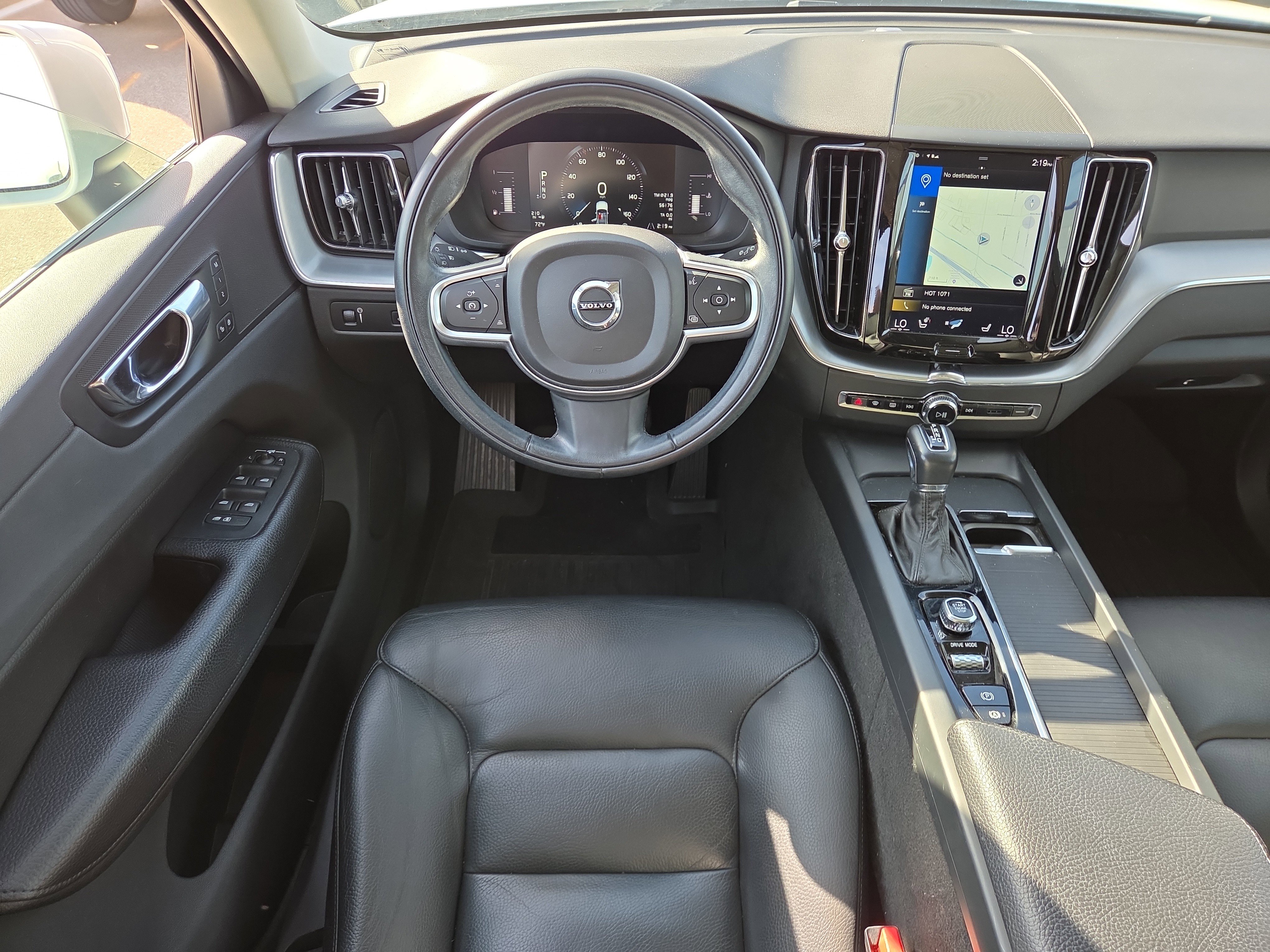 Used 2018 Volvo XC60 T5 Momentum w/ Convenience Package image 12