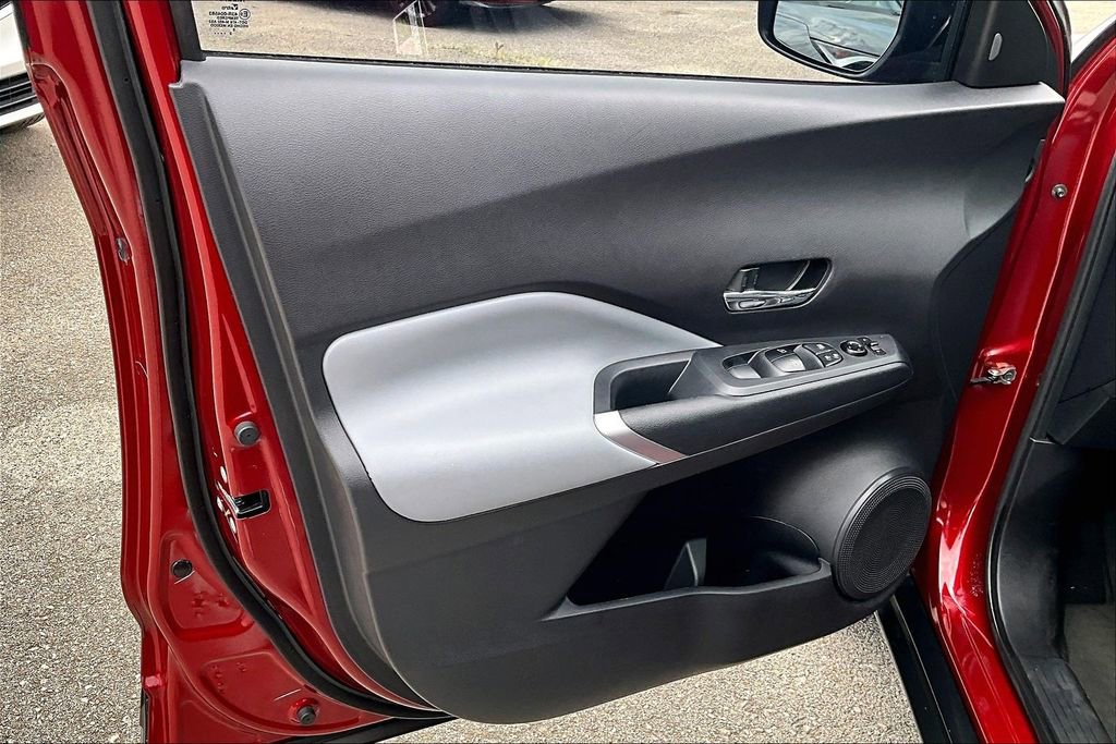 Used 2024 Nissan Kicks SR w/ SR Premium Package FWD image 23
