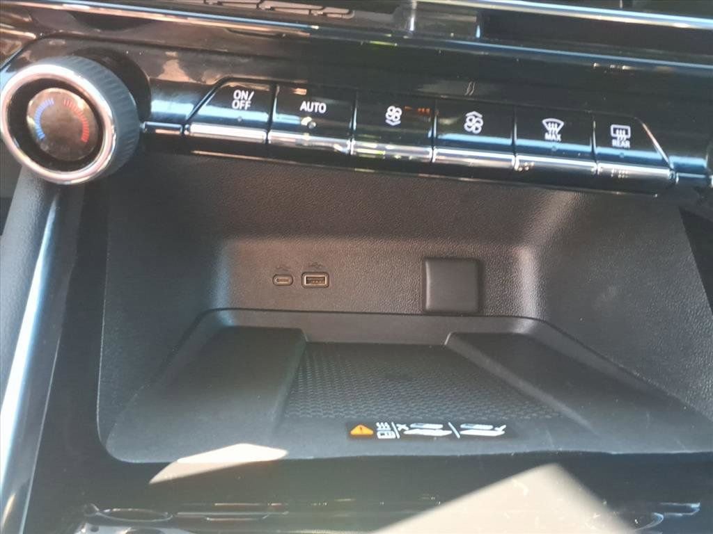 Used 2025 Chevrolet Traverse LT image 16