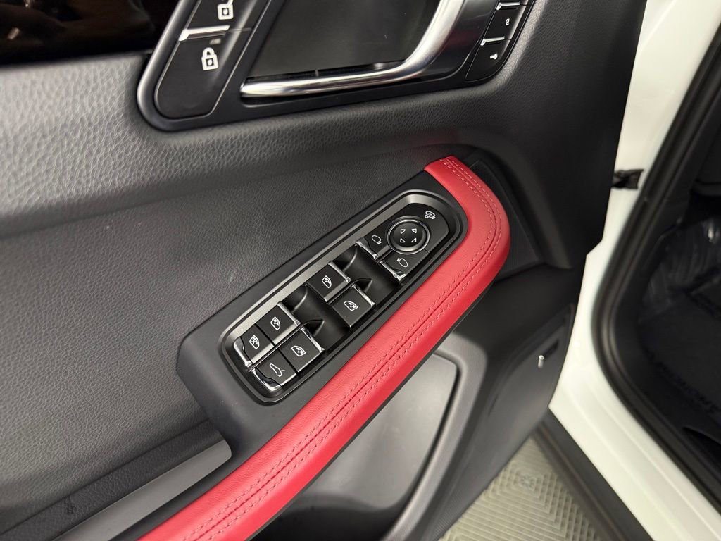 Certified 2026 Porsche Macan Turbo image 21