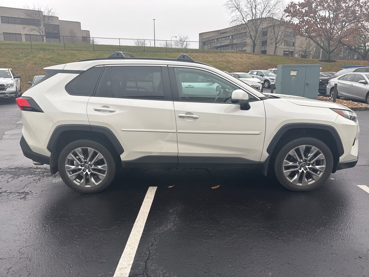 Used 2022 Toyota RAV4 Limited image 3