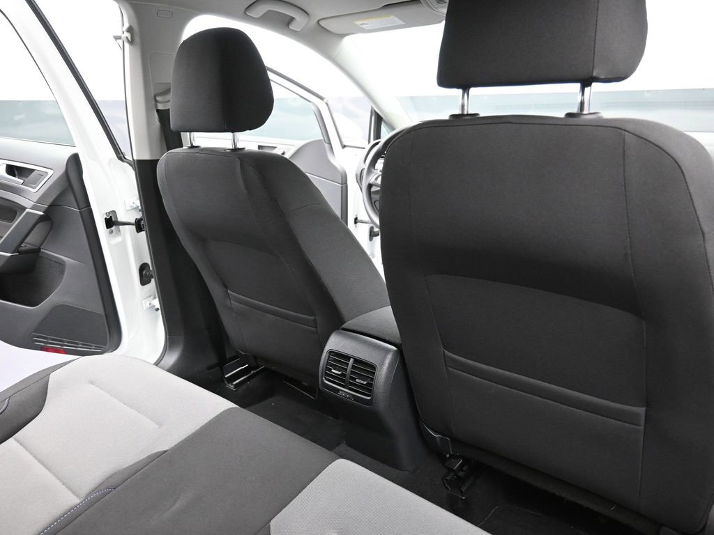 Used 2016 Volkswagen e-Golf SE w/ DC Fast Charging Package image 22