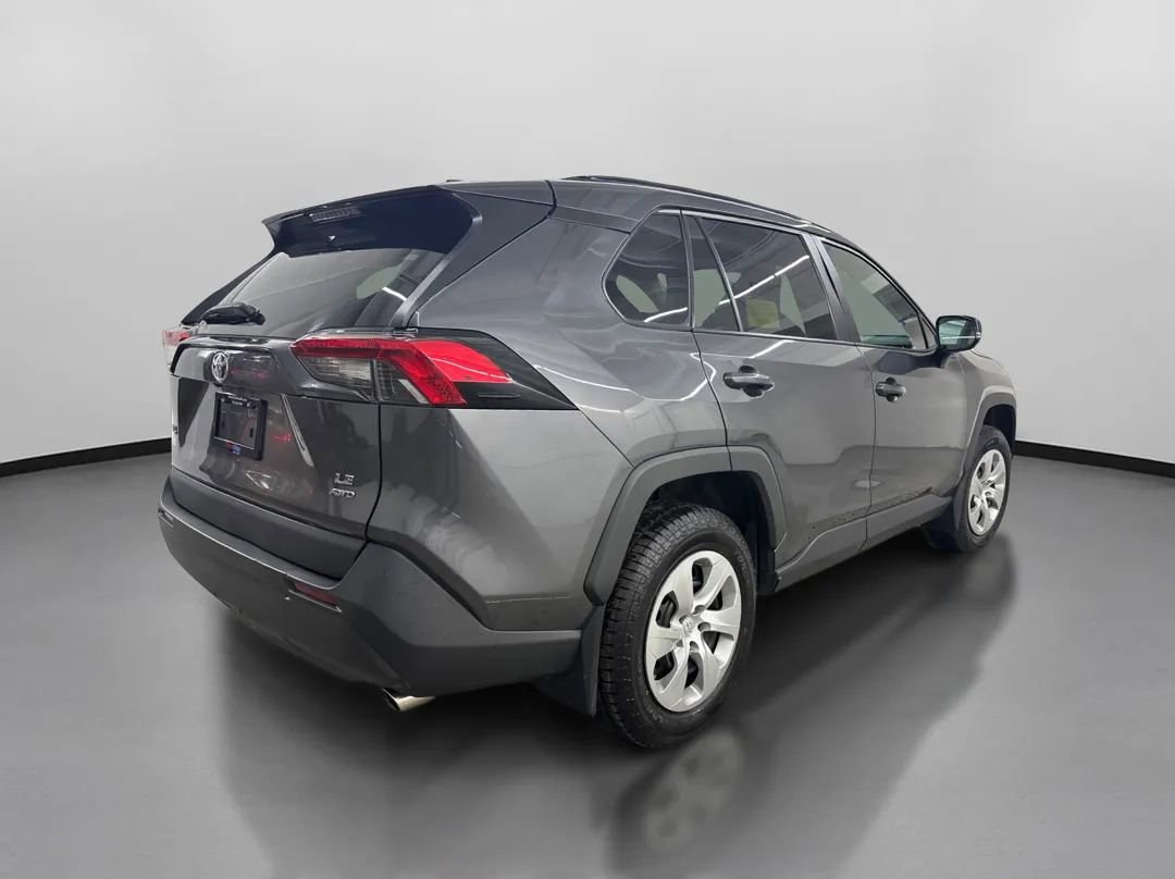 Used 2021 Toyota RAV4 LE image 10