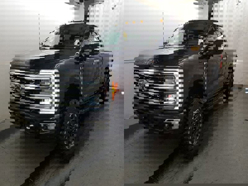 Used 2023 Ford F350 Platinum w/ Tremor Off-Road Package image 2