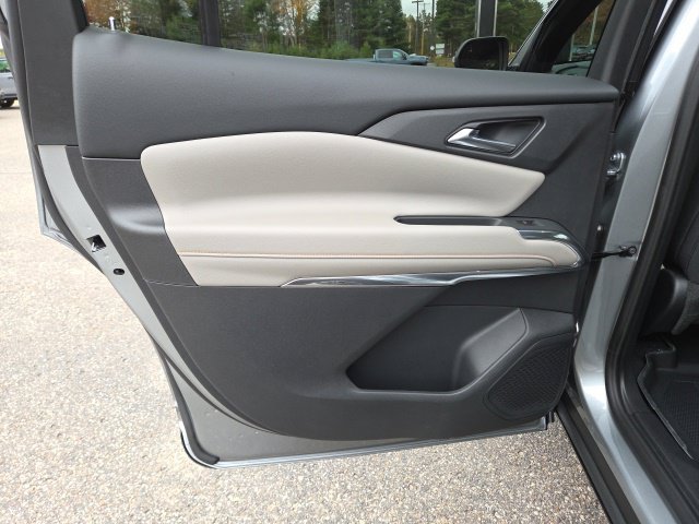 New 2027 Chevrolet Traverse LT w/ LPO, Floor Liner Package AWD/4WD image 26