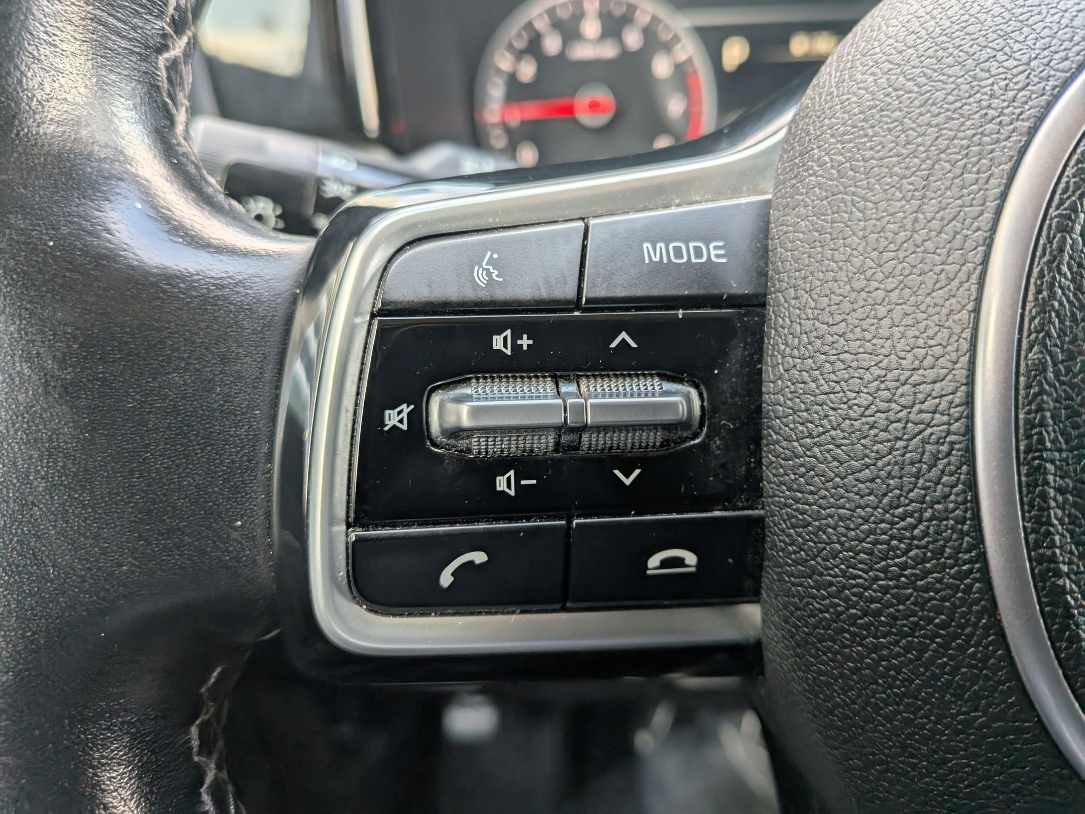 Used 2023 Kia Sorento S image 14