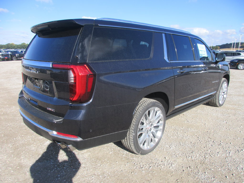 New 2027 GMC Yukon XL Denali w/ Denali Reserve Package AWD/4WD image 4