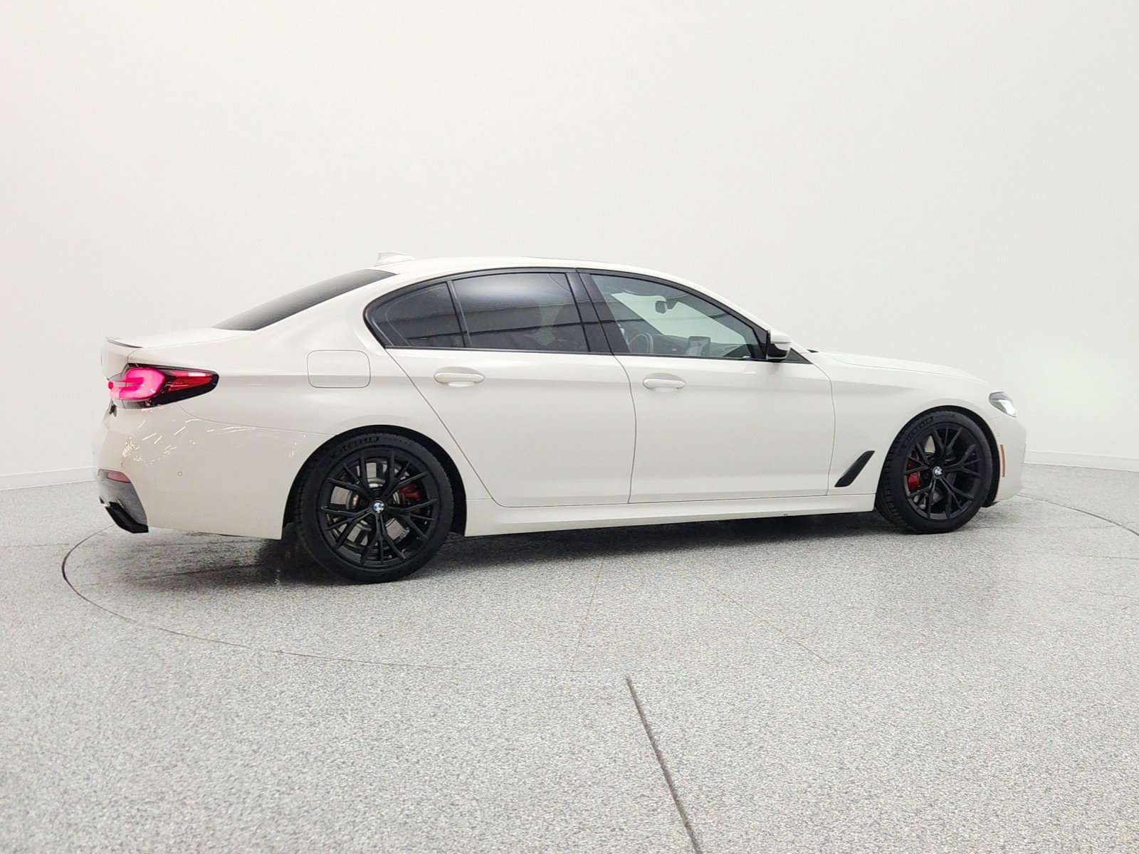 Used 2023 BMW 540i w/ M Sport Package RWD image 5