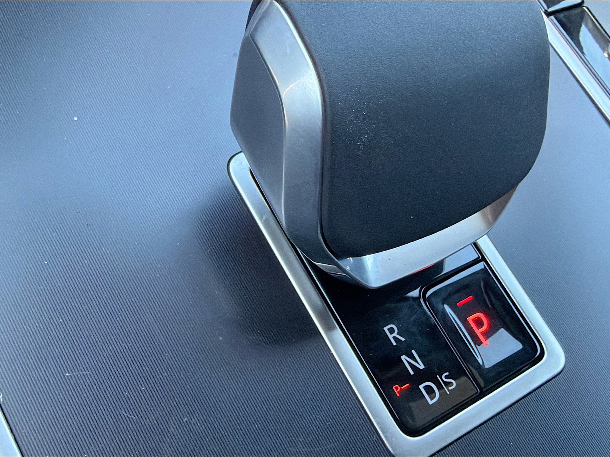 New 2026 Land Rover Range Rover Velar Dynamic SE image 28