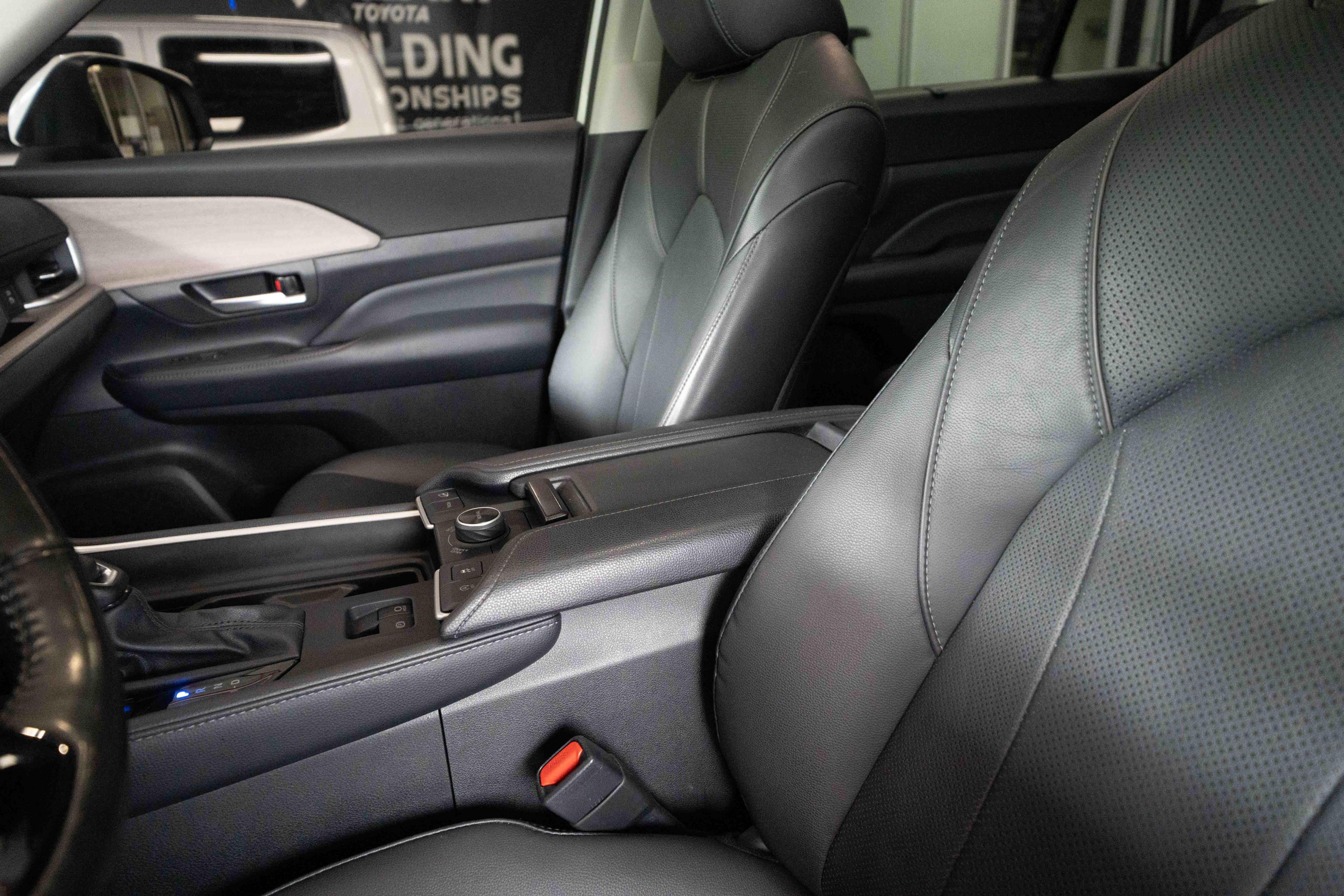 Used 2024 Toyota Grand Highlander AWD image 10