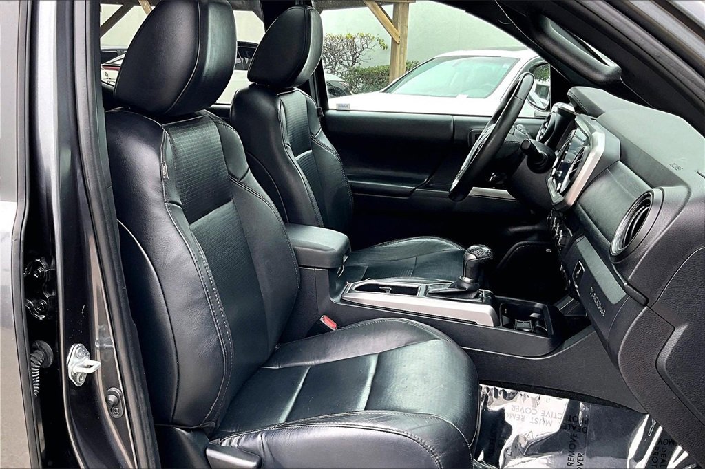 Used 2022 Toyota Tacoma Limited image 30