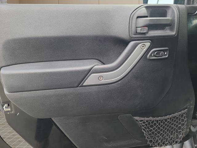Used 2013 Jeep Wrangler Rubicon w/ PWR Convenience Group image 15