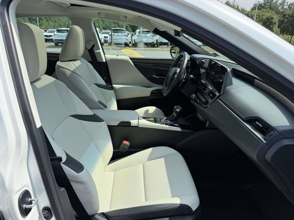 Used 2024 Lexus ES 350 w/ Premium Package FWD image 17