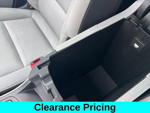 Used 2023 GMC Terrain SLE w/ Driver Convenience Package image 28