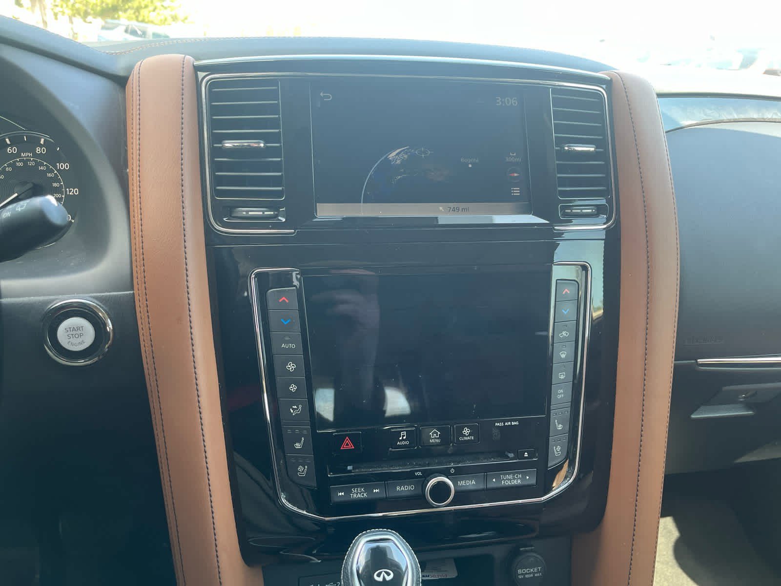 Used 2020 INFINITI QX80 Luxe w/ Sensory Package AWD/4WD image 10