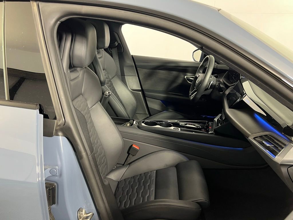 Used 2024 Audi e-tron GT Premium Plus image 31