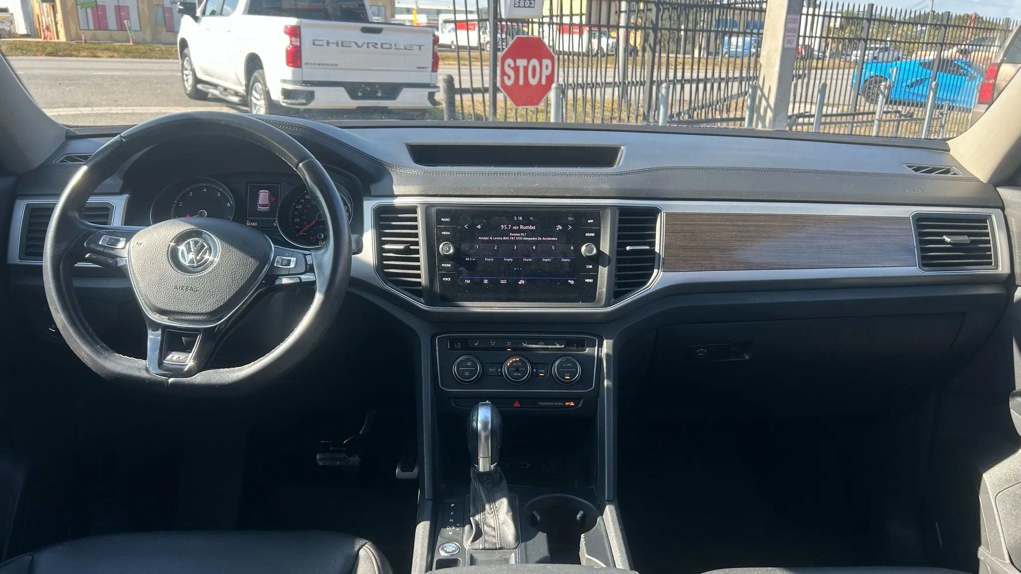 Used 2018 Volkswagen Atlas SE w/ R-Line Package image 15