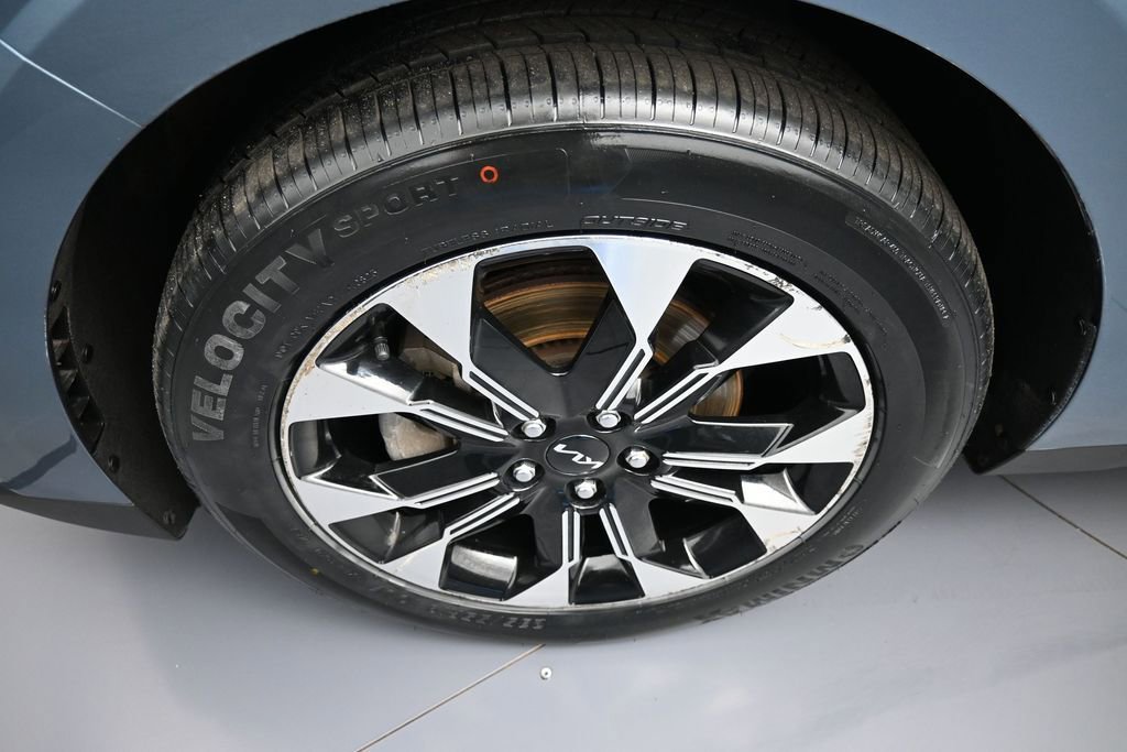 Used 2024 Kia Carnival EX FWD image 14