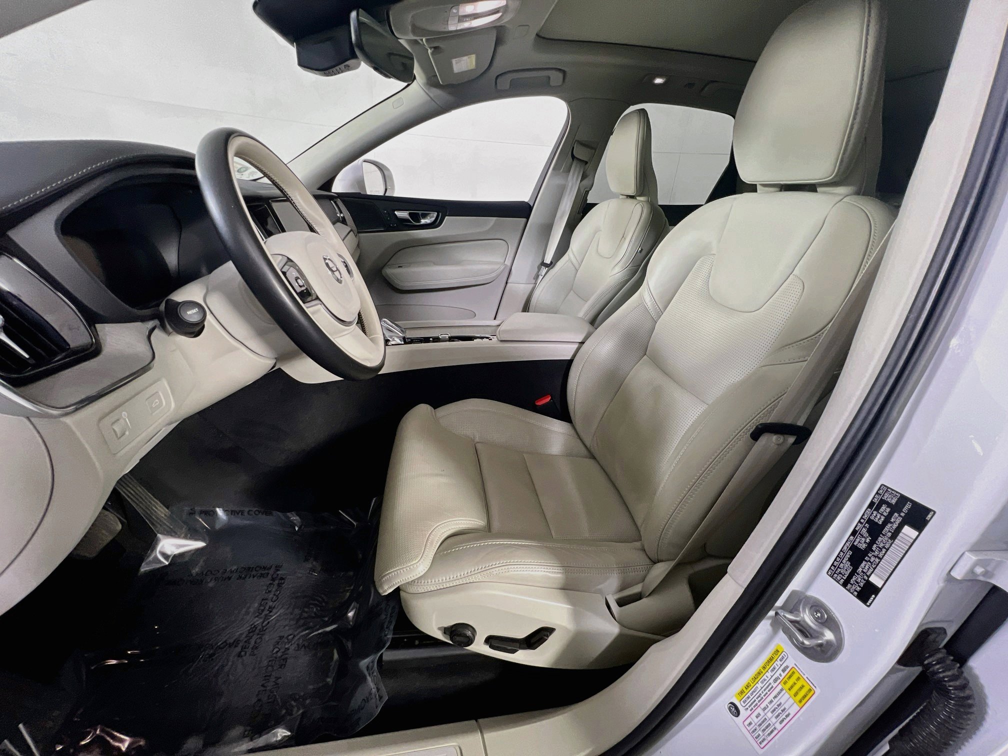 Used 2022 Volvo XC60 B5 Inscription w/ Advanced Package AWD/4WD image 22