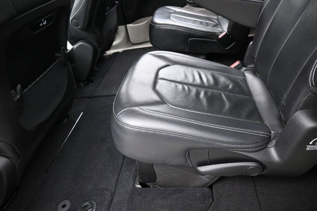 Used 2022 Chrysler Pacifica Touring-L FWD image 30