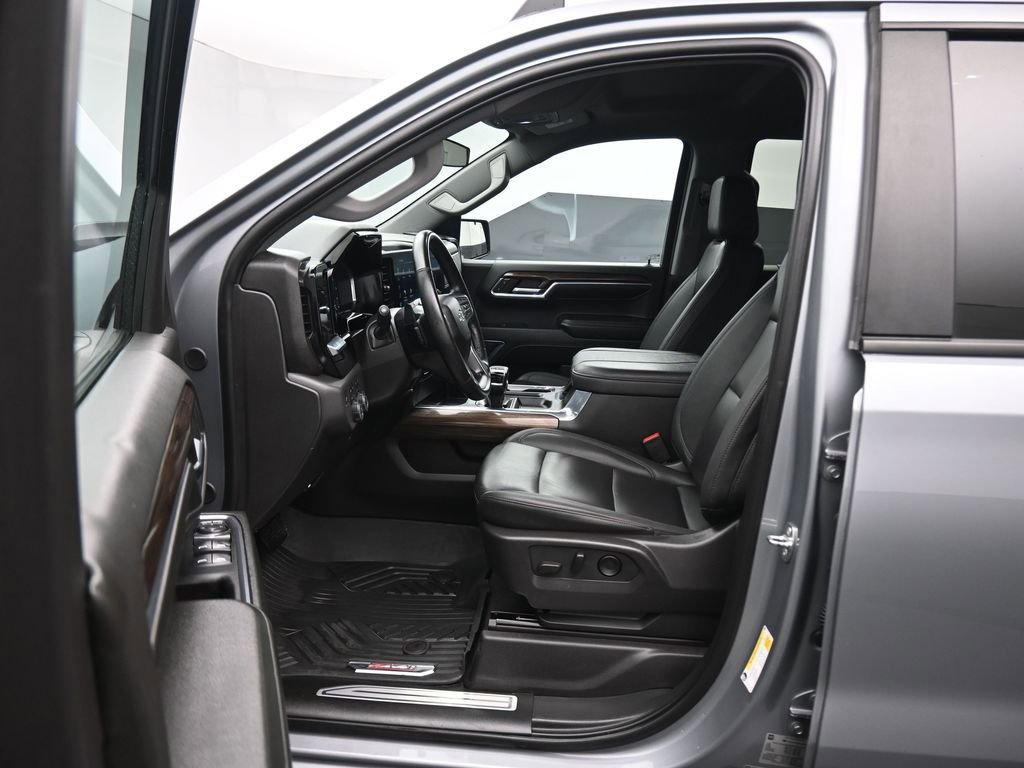 Used 2024 Chevrolet Silverado 1500 LT Trail Boss w/ Convenience Package II image 12