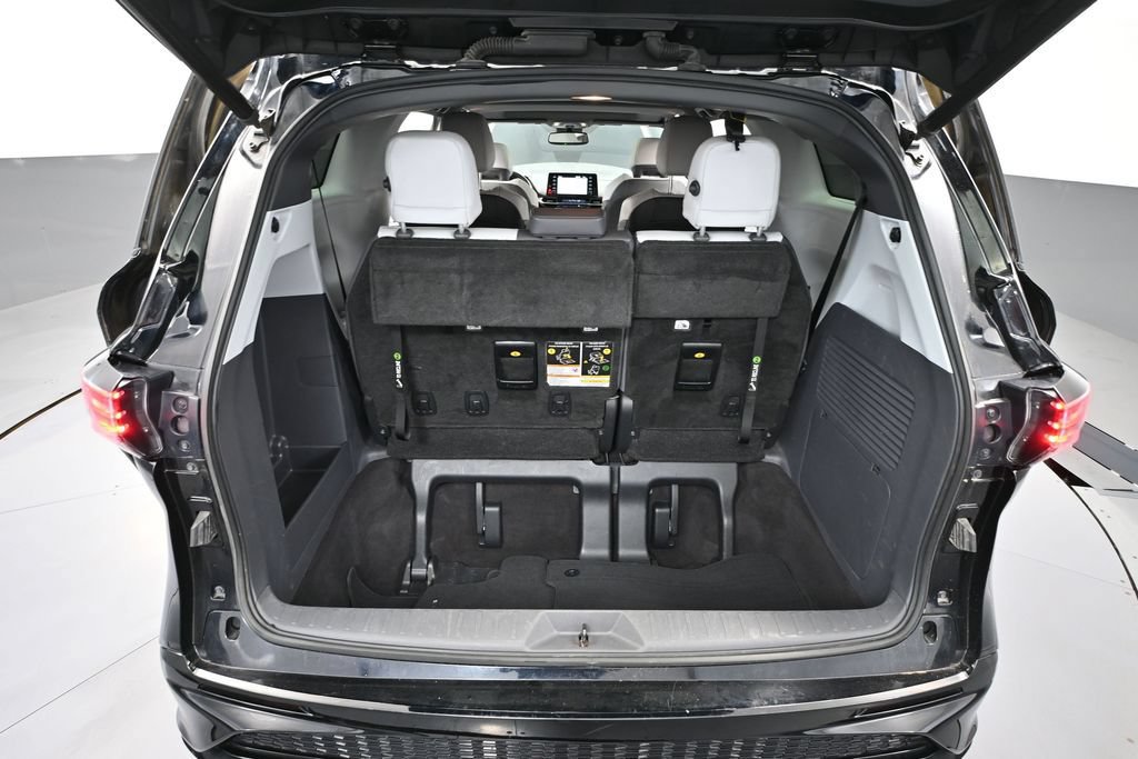 Used 2021 Toyota Sienna XSE FWD image 34