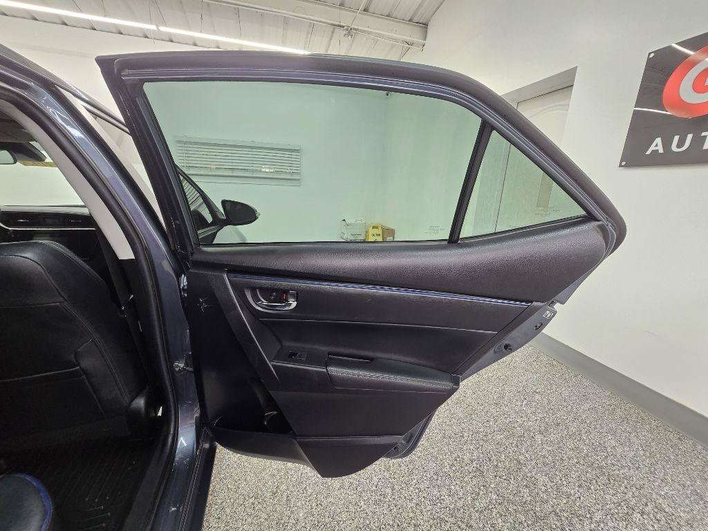 Used 2018 Toyota Corolla SE FWD image 30