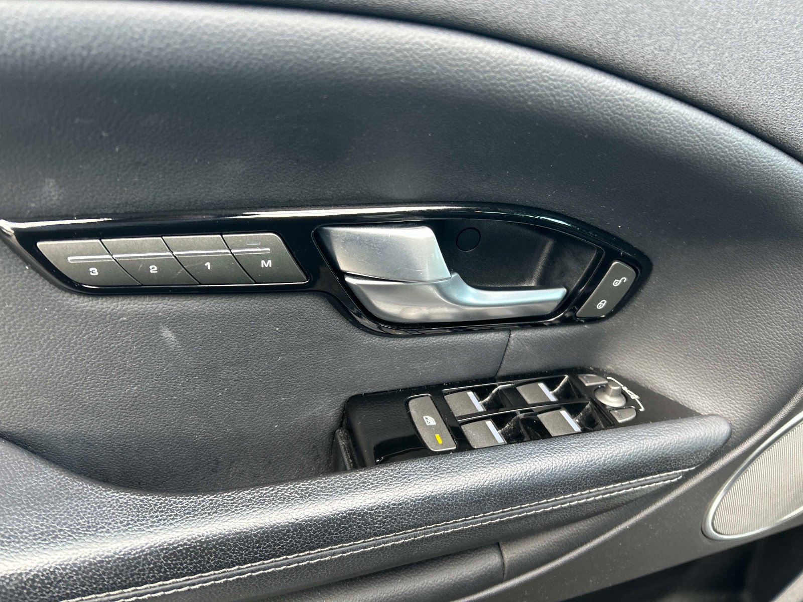 Used 2017 Land Rover Range Rover Evoque SE AWD/4WD image 20