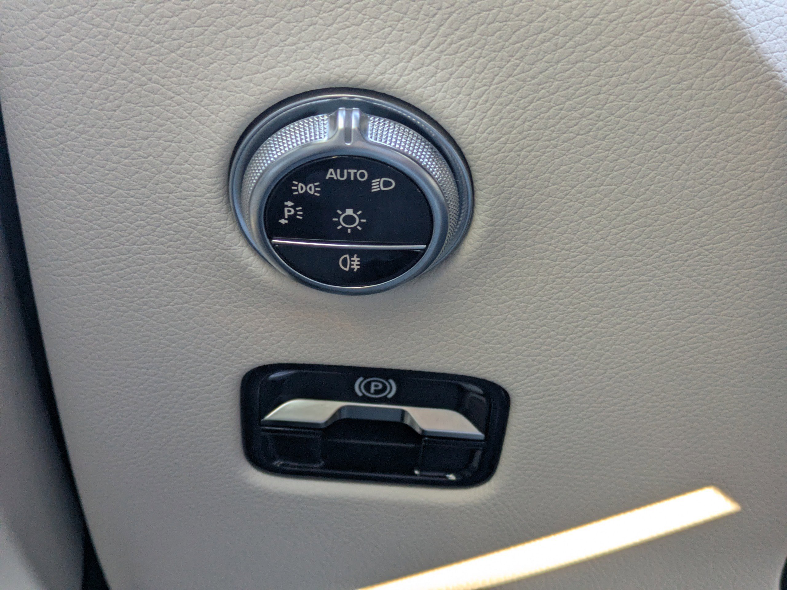 Certified 2024 Mercedes-Benz GLC 300 image 27