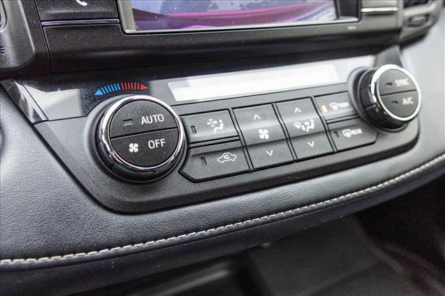 Used 2018 Toyota RAV4 LE image 19