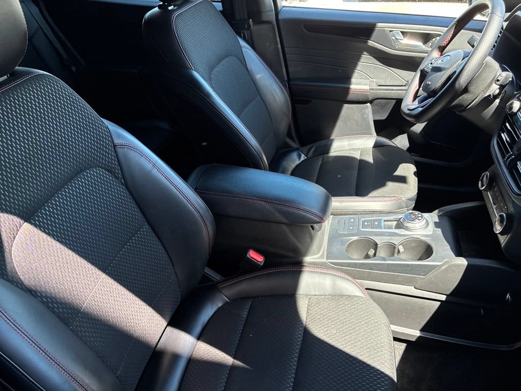 Used 2025 Ford Escape ST-Line AWD/4WD image 4
