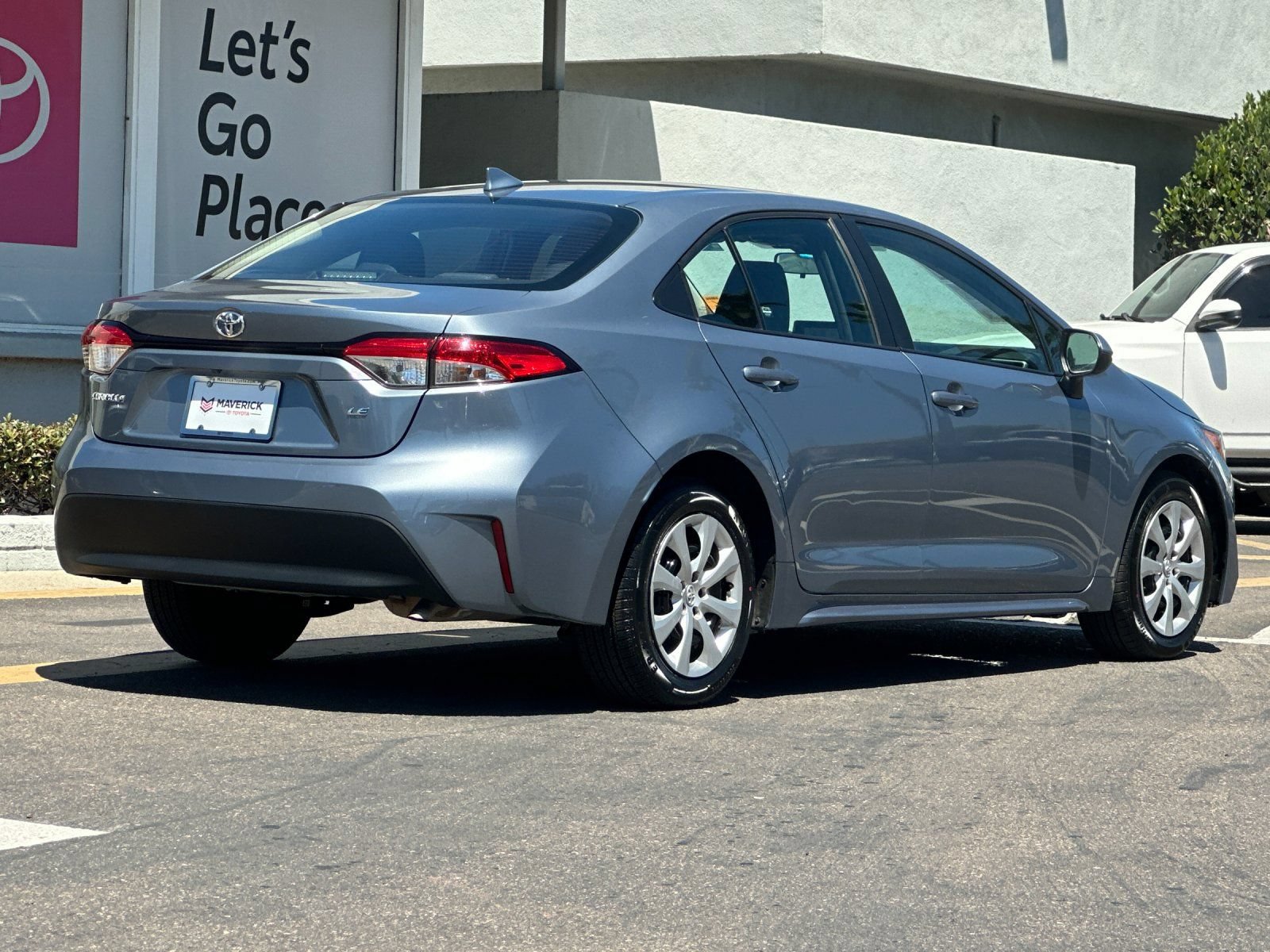 Used 2025 Toyota Corolla LE FWD image 5