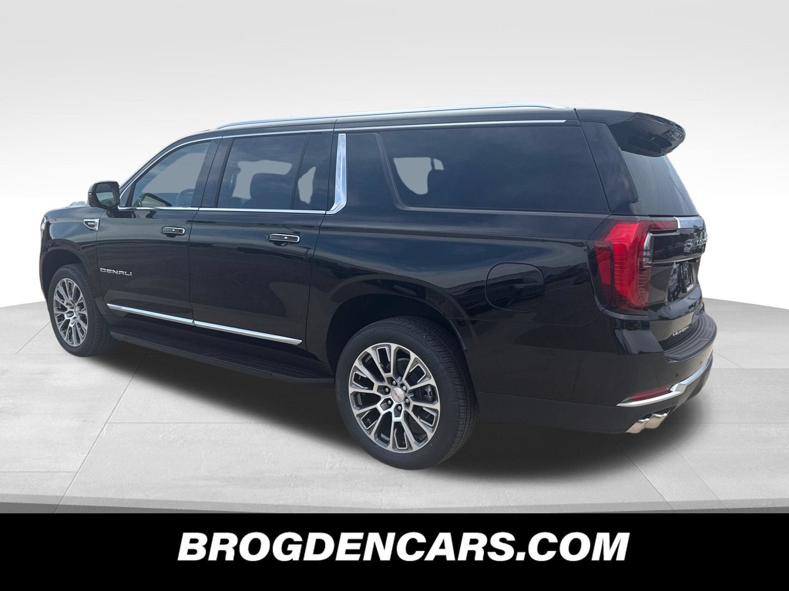 New 2026 GMC Yukon XL Denali w/ Advanced Technology Package AWD/4WD image 9