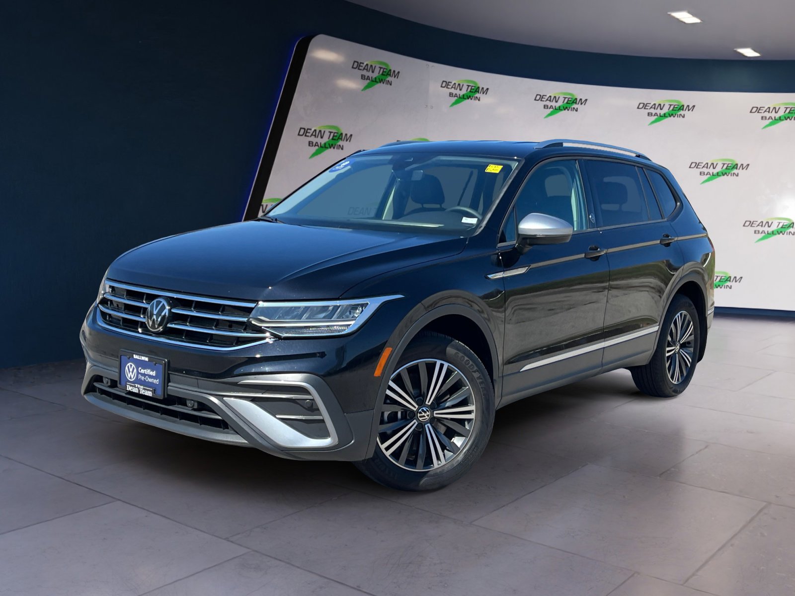Certified 2024 Volkswagen Tiguan Wolfsburg Edition image 3