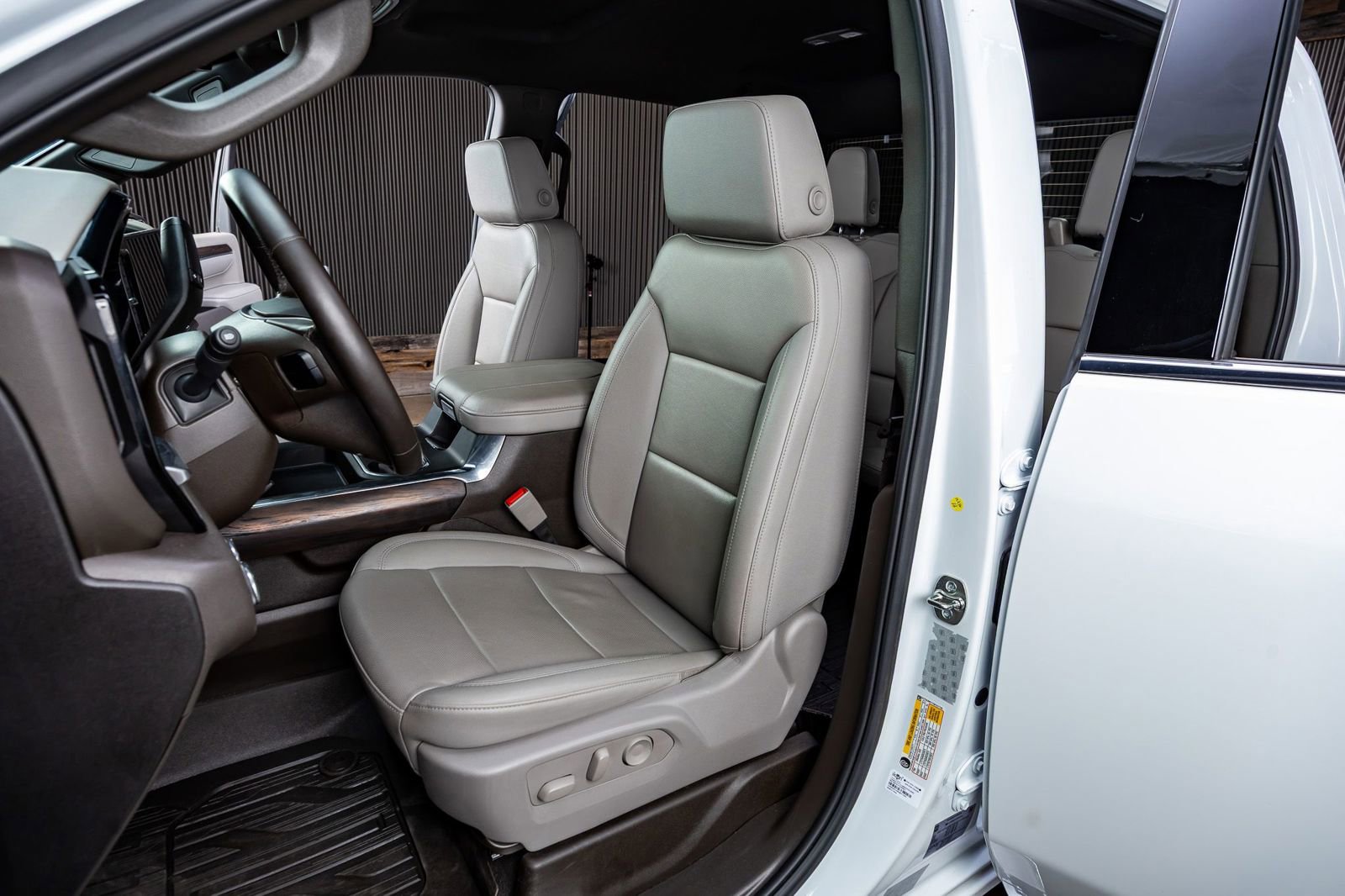 Used 2025 GMC Sierra 2500 SLT image 30