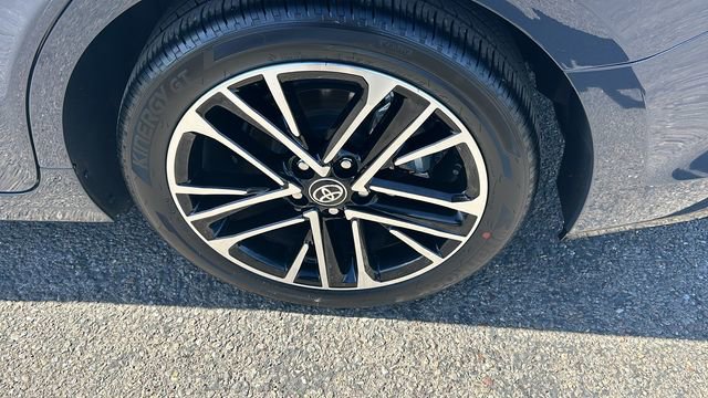 Used 2025 Toyota Camry XLE w/ Premium Plus Package image 6